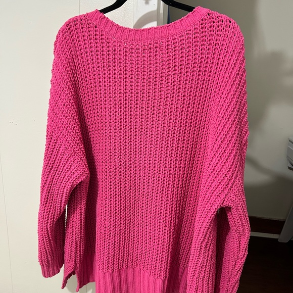 AMERICAN EAGLE OVERSIZED PINK SWEATER - Picture 4 of 4